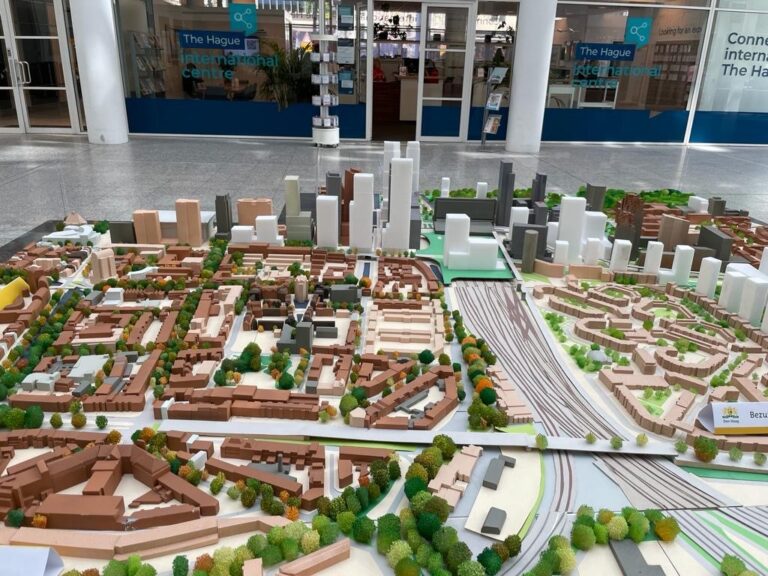 Op koers naar een nieuwe woonvisie: maquette van het centrum van Den Haag